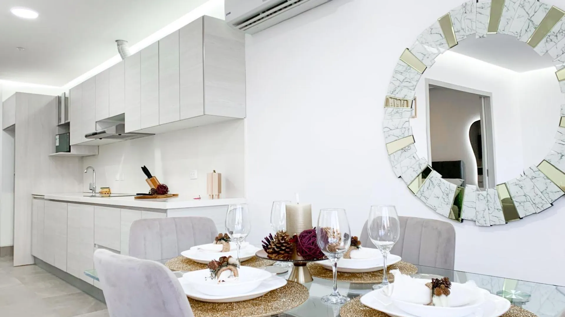 Apartment Suite De Lujo,Cerca Del Mall Del Sol, Sofa Cama, Parqueo Guayaquil
