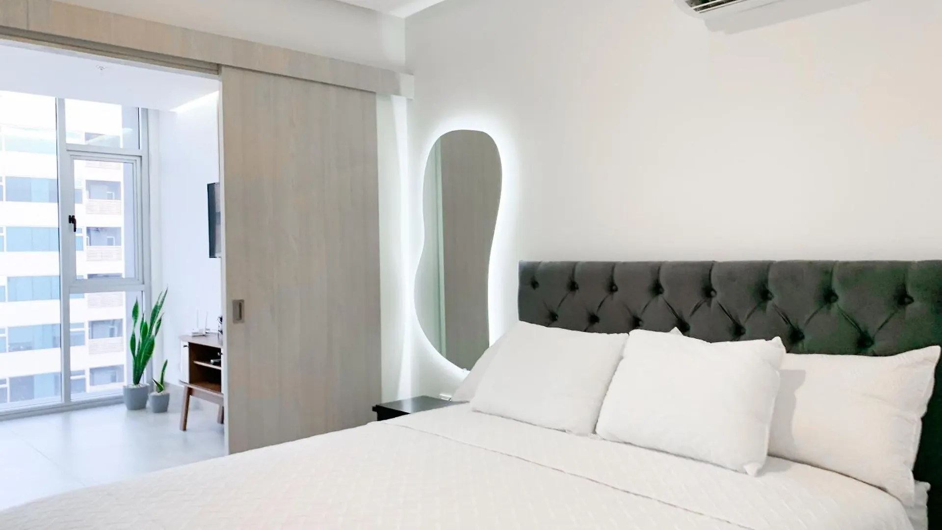 Apartment Suite De Lujo,Cerca Del Mall Del Sol, Sofa Cama, Parqueo Guayaquil