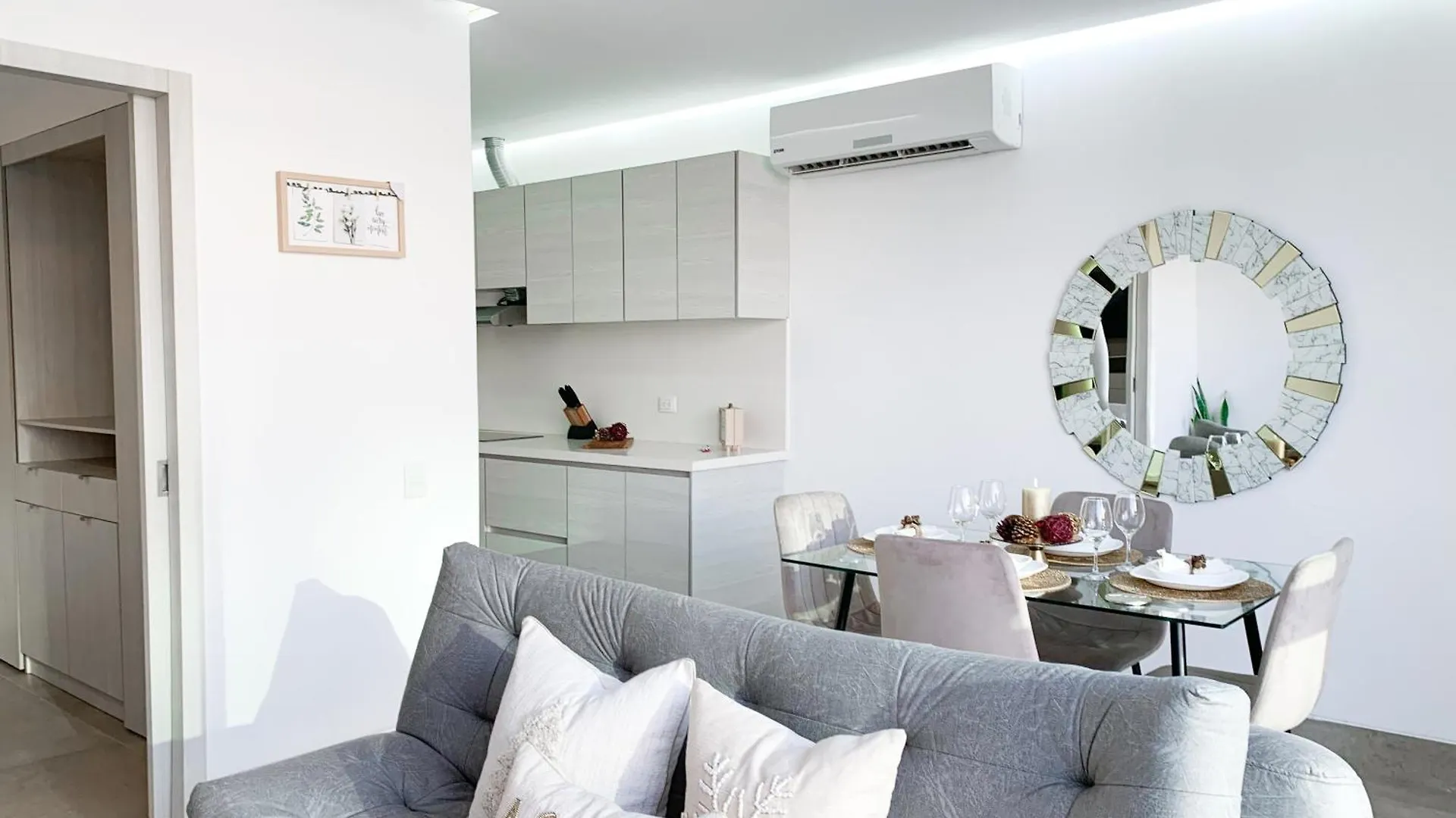 Suite De Lujo,Cerca Del Mall Del Sol, Sofa Cama, Parqueo Guayaquil Ecuador