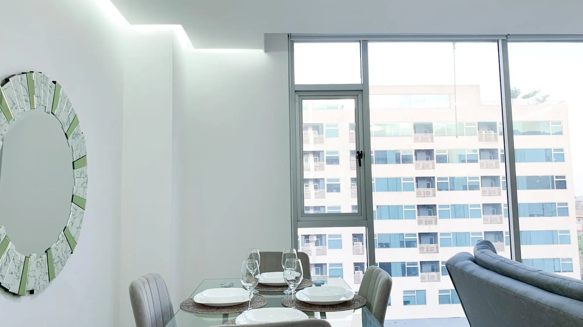 Suite De Lujo,Cerca Del Mall Del Sol, Sofa Cama, Parqueo Guayaquil Apartment