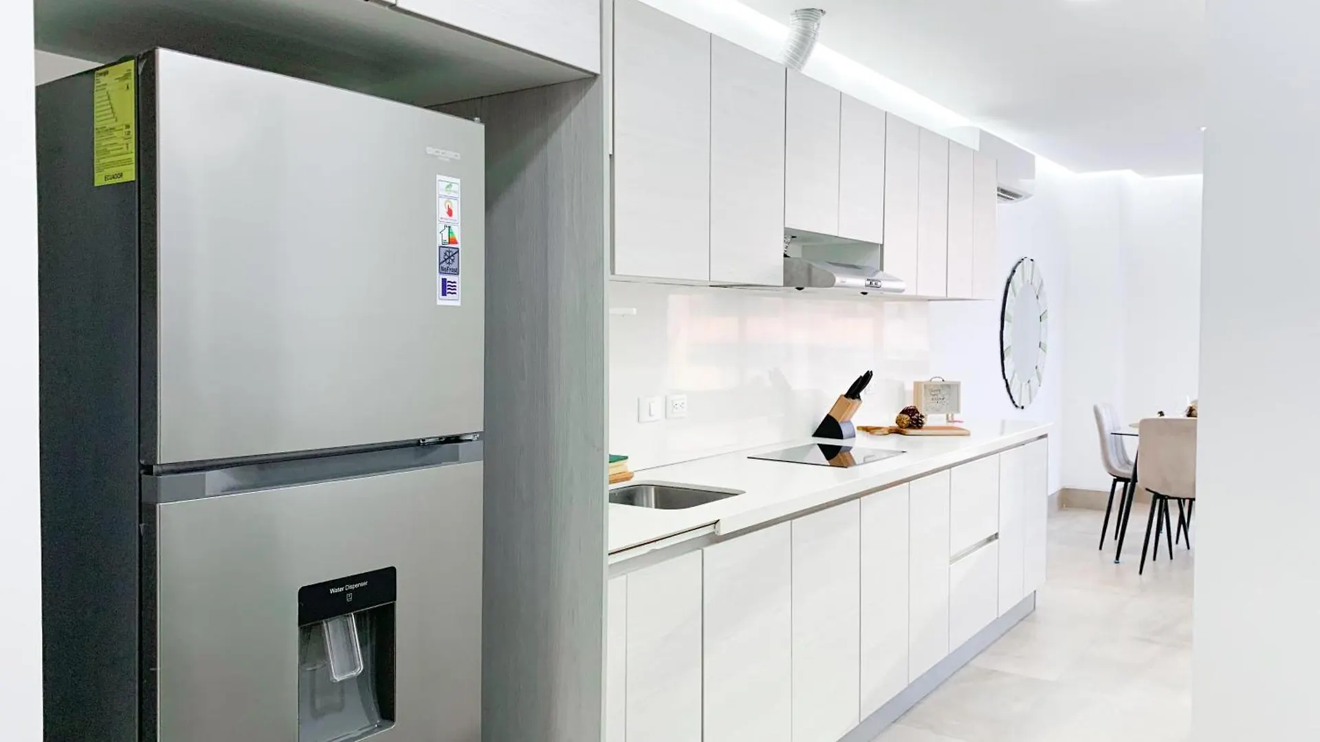 Suite De Lujo,Cerca Del Mall Del Sol, Sofa Cama, Parqueo Guayaquil Apartment