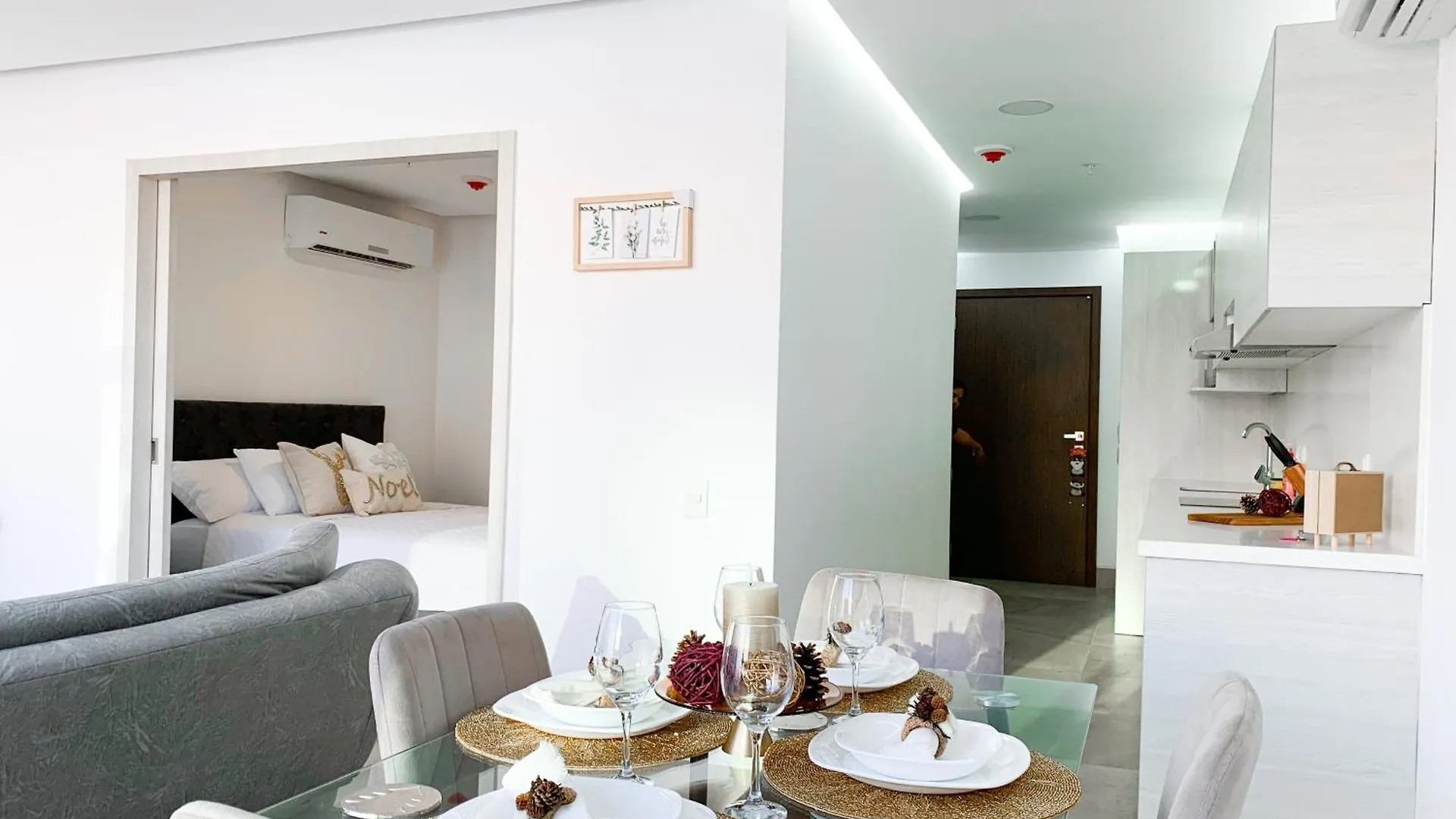 Suite De Lujo,Cerca Del Mall Del Sol, Sofa Cama, Parqueo Guayaquil