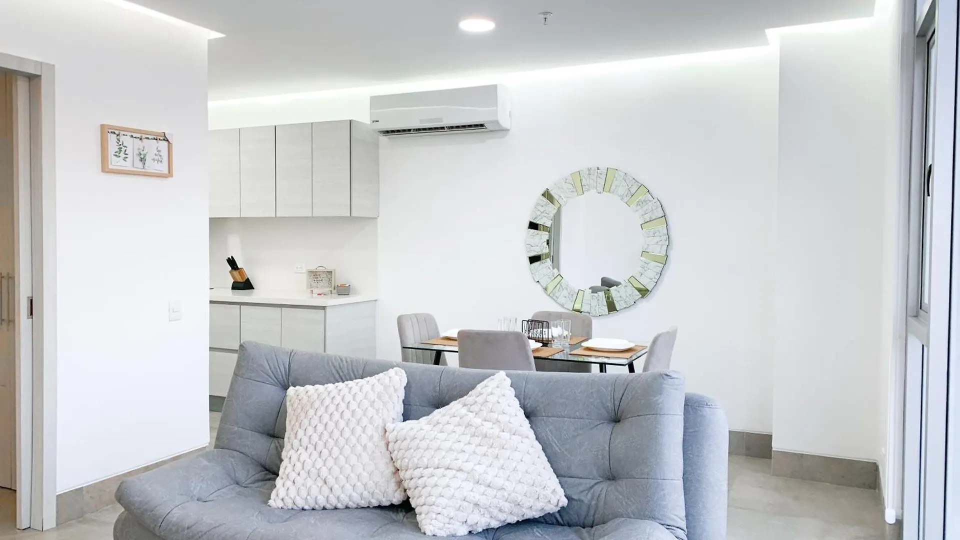 Suite De Lujo,Cerca Del Mall Del Sol, Sofa Cama, Parqueo Guayaquil
