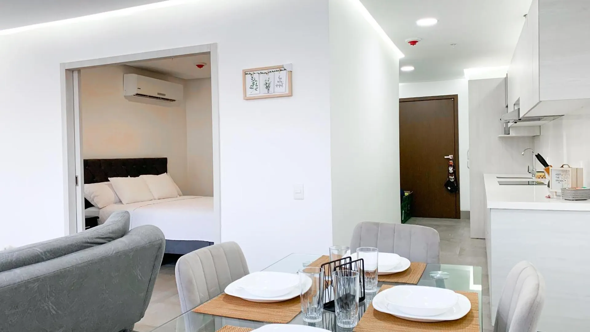 גוויאקיל Suite De Lujo,Cerca Del Mall Del Sol, Sofa Cama, Parqueo 0*,