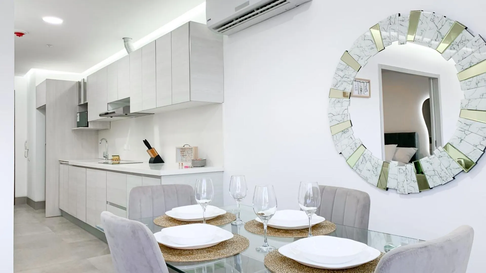 גוויאקיל Suite De Lujo,Cerca Del Mall Del Sol, Sofa Cama, Parqueo דירה